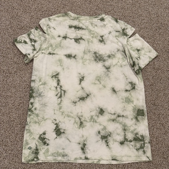 lululemon LA ALL YOURS CUT-OUT SHORT SLEEVE Camo Wash Willow
Green/Army Green 4 - Picture 3 of 6